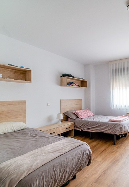 Vista general habitación doble residencia universitaria en Logroño