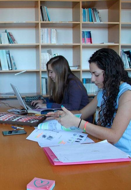 Sala de estudio residencia universitaria en Lugo