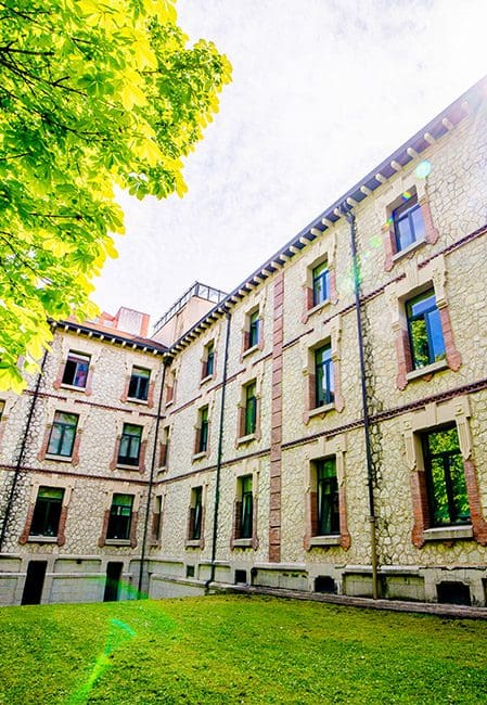 Vista exterior residencia universitaria en Burgos
