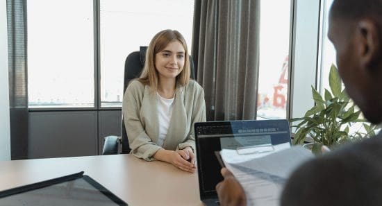 Cómo encontrar trabajo después de la universidad